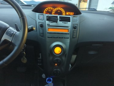 Toyota yaris 1.4 - 90 d-4d fap confort pack multimode clim garantie 12 mois occasion simplicicar frejus  simplicicar...