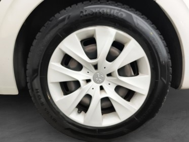 Peugeot 208 1.2 puretech 68ch bvm5 like occasion parc voitures beauvais simplicicar simplicibike france