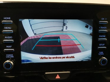 Toyota yaris hybride my22 116h design origine france comme neuve vendue suite à décès garantie 12 mois occasion...