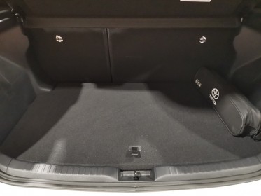 Toyota yaris hybride my22 116h design origine france comme neuve vendue suite à décès garantie 12 mois occasion...