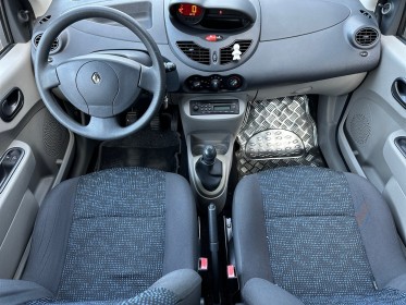 Renault twingo ii 1.2 lev 16v 75 eco2 authentique garantie 12 mois kit distribution ok courroie accessoire ok occasion...