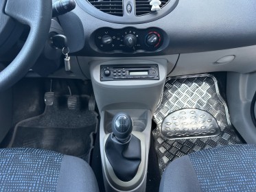 Renault twingo ii 1.2 lev 16v 75 eco2 authentique garantie 12 mois kit distribution ok courroie accessoire ok occasion...