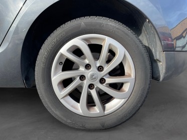 Renault megane iii berline dci 110 - caméra de recul - anti franchissement de ligne - 1ère main - gps tomtom occasion...