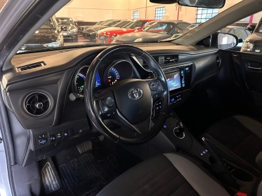 Toyota auris rc18 hybride 136h design garantie 12 mois occasion  simplicicar aix les bains simplicicar simplicibike france
