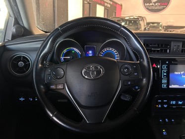 Toyota auris rc18 hybride 136h design garantie 12 mois occasion  simplicicar aix les bains simplicicar simplicibike france
