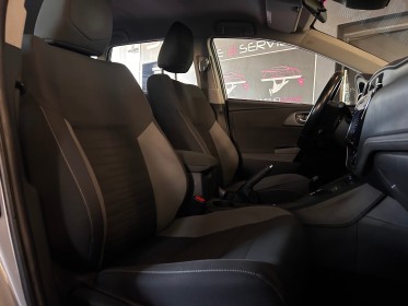 Toyota auris rc18 hybride 136h design garantie 12 mois occasion  simplicicar aix les bains simplicicar simplicibike france