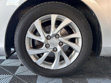 Toyota auris rc18 hybride 136h design garantie 12 mois occasion  simplicicar aix les bains simplicicar simplicibike france