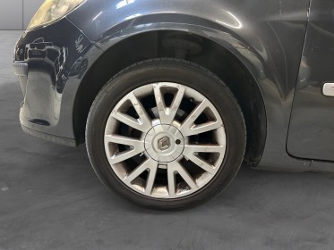 Renault clio iii 1.5 dci rip curl 85 ch garantie 12 mois occasion montpellier (34) simplicicar simplicibike france