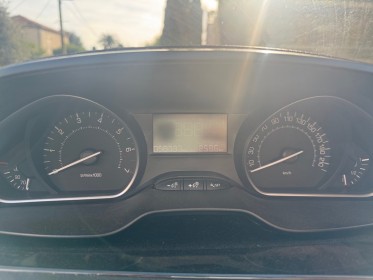 Peugeot 208 1.2 puretech 82ch bvm5 active occasion cannes (06) simplicicar simplicibike france