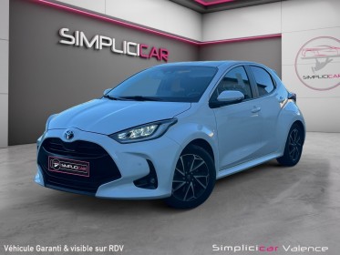 Toyota yaris hybride my22 116h design entretien toyota 1ère main caméra de recul carplay navigation garantie 12 mois...