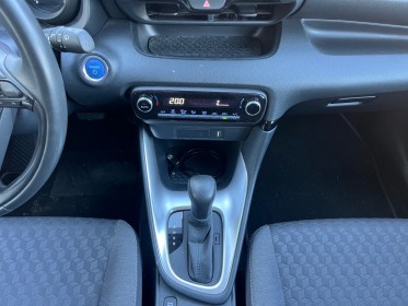 Toyota yaris hybride my22 116h design entretien toyota 1ère main caméra de recul carplay navigation garantie 12 mois...