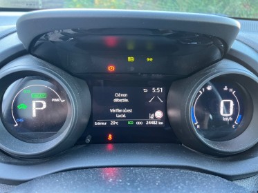 Toyota yaris hybride my22 116h design entretien toyota 1ère main caméra de recul carplay navigation garantie 12 mois...