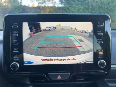 Toyota yaris hybride my22 116h design entretien toyota 1ère main caméra de recul carplay navigation garantie 12 mois...