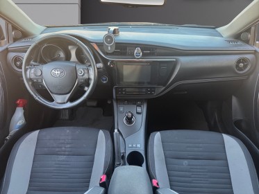 Toyota auris 136ch dynamic hybride garantie 12 mois occasion montpellier (34) simplicicar simplicibike france