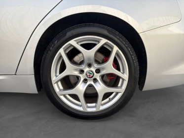 Alfa romeo giulia 2.0 tb 200 ch at8 sport edition - garantie 12 mois occasion simplicicar reims simplicicar simplicibike france