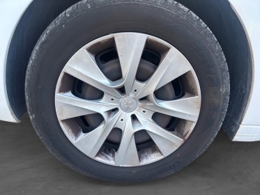 Peugeot 208 business r' 1.6 bluehdi 75 ss bvm5 business r' société régulateur faible consommation garantie 12 mois...