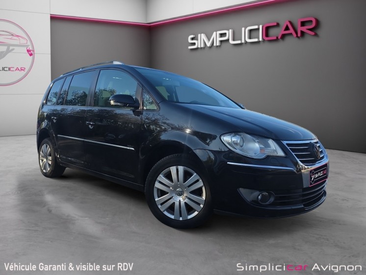 Volkswagen touran confort 2.0 16s tdi 14 dsg6  7pl  clim attelage gps moteur changer distri ok vidange moteur ok  vidange......