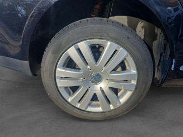 Volkswagen touran confort 2.0 16s tdi 14 dsg6  7pl  clim attelage gps moteur changer distri ok vidange moteur ok  vidange......