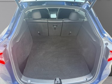 Tesla model y standard rwd caméra de recul sièges électriques et chauffants garantie constructeur 11/2028 occasion...