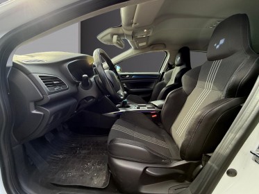 Renault megane iv berline 4 , 130 chevaux , full  pack gt line, volant perforé gt, appui-tête intégré gt, sièges...