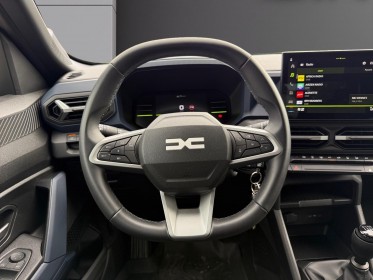 Dacia duster 2025, essence 130 chevaux, 4x2 , garantie constructeur, déjà immatriculée, pas de malu, 1ere main, caméra...