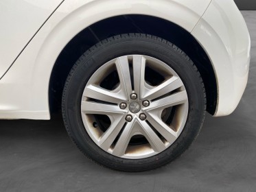 Peugeot 208 bluehdi 100ch ss bvm5 signature régulateur bluetooth ecran tactile garantie 12 mois occasion barberey...