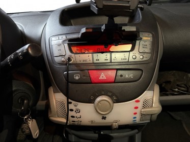 Peugeot 107 1.0e 12v 68ch/vitres électriques/climatisation/entretien à jour/garantie occasion simplicicar salon de provence...