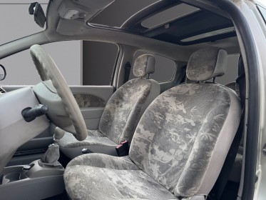 Renault twingo ii 1.2 60 eco2 helios carplay camera toit ouvrant occasion simplicicar beaune simplicicar simplicibike france