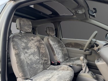 Renault twingo ii 1.2 60 eco2 helios carplay camera toit ouvrant occasion simplicicar beaune simplicicar simplicibike france