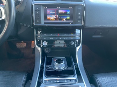 Jaguar xe 2.0 d 180 ch  r-sport bva 8 rapports / entretien complet à jour / garantie 6 mois occasion simplicicar royan...