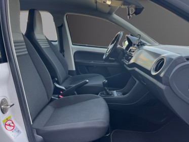 Volkswagen up up 1.0 60 bluemotion bvm5 move up! • faible kilométrage • garantie 12 mois occasion simplicicar lyon nord ...