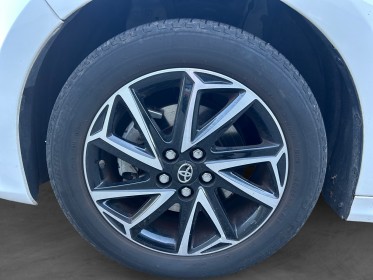 Toyota yaris hybride my22 116h design / garantie 12 mois / camera de recul occasion simplicicar lyon nord simplicicar...