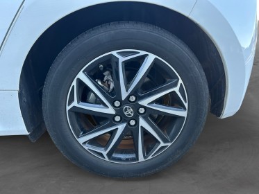 Toyota yaris hybride my22 116h design / garantie 12 mois / camera de recul occasion simplicicar lyon nord simplicicar...