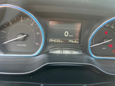 Peugeot 2008 blue hdi 100ch ss bvm5 allure occasion avignon (84) simplicicar simplicibike france