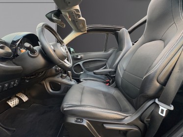 Smart fortwo cabrio 0.9 109 ch  boite auto- brabus xclusive-vitres teintees-interieur cuir -camera et bip de recul-sieges......