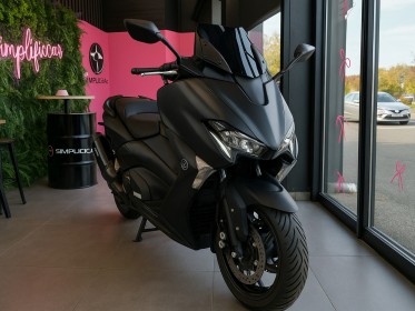 Yamaha  tmax 560 sport 47cv et 55nm permis a2 compatible echappement akrapovic bulle courte garantie 12 mois financement...