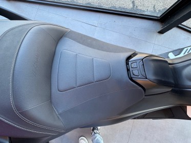 Yamaha  tmax 560 sport 47cv et 55nm permis a2 compatible echappement akrapovic bulle courte garantie 12 mois financement...