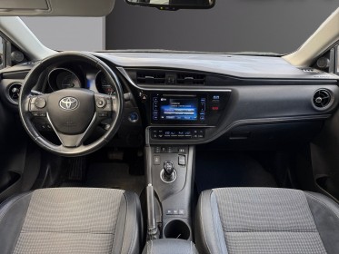 Toyota auris business hybride 136h dynamic business - caméra de recul - sièges chauffants - attelage - garantie 12 mois...