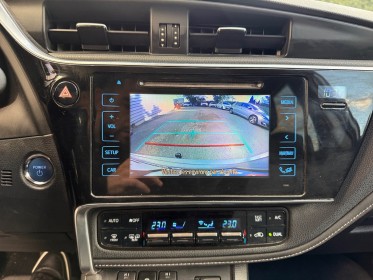 Toyota auris business hybride 136h dynamic business - caméra de recul - sièges chauffants - attelage - garantie 12 mois...