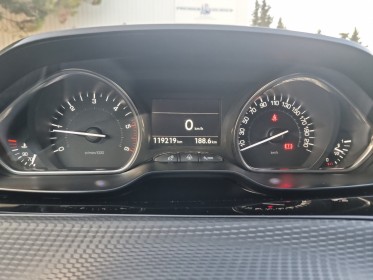 Peugeot 2008 business 1.6 bluehdi 120ch ss bvm6 allure business / distribution complète ok / gps / radar / garantie 12 mois...