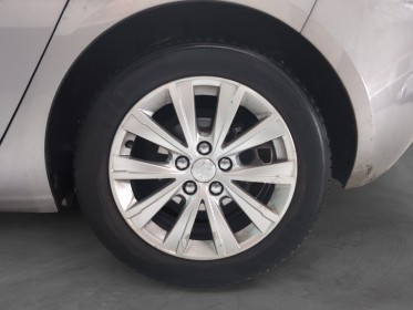 Peugeot 308 bluehdi 100ch ss bvm6 style - garantie 12 mois occasion simplicicar brest simplicicar simplicibike france