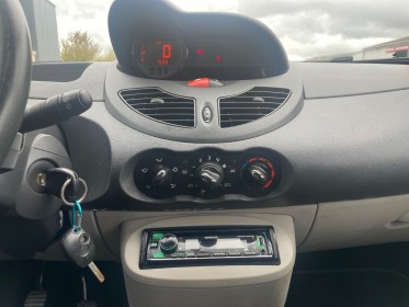 Renault twingo ii 1.5 dci 65 ch dynamique / distribution faite / entretien à jour / garantie 6 mois occasion simplicicar...