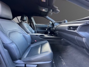 Lexus ux 250h luxe - carplay - sièges av en cuire chauffants - régulateur adaptatif occasion champigny-sur-marne (94)...