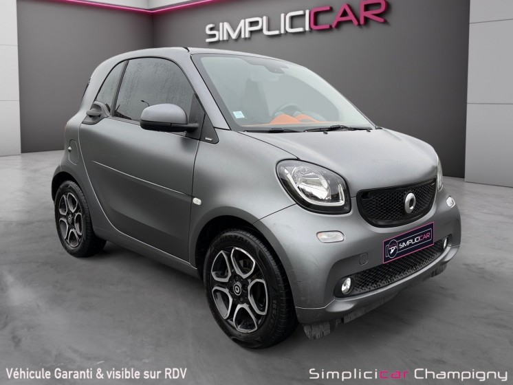 Smart fortwo coupe 90 cv boite auto passion- toit panoramique - accoudoir - jantes alu bicolor -vitres teintées occasion...