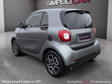 Smart fortwo coupe 90 cv boite auto passion- toit panoramique - accoudoir - jantes alu bicolor -vitres teintées occasion...