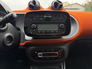 Smart fortwo coupe 90 cv boite auto passion- toit panoramique - accoudoir - jantes alu bicolor -vitres teintées occasion...