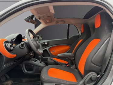 Smart fortwo coupe 90 cv boite auto passion- toit panoramique - accoudoir - jantes alu bicolor -vitres teintées occasion...