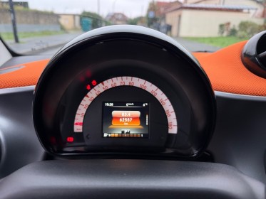 Smart fortwo coupe 90 cv boite auto passion- toit panoramique - accoudoir - jantes alu bicolor -vitres teintées occasion...