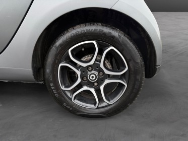 Smart fortwo coupe 90 cv boite auto passion- toit panoramique - accoudoir - jantes alu bicolor -vitres teintées occasion...