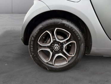 Smart fortwo coupe 90 cv boite auto passion- toit panoramique - accoudoir - jantes alu bicolor -vitres teintées occasion...